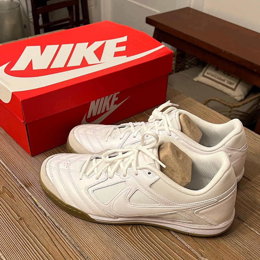 Nike Gato Men's White and Tan Sneakers brand new with box size 13